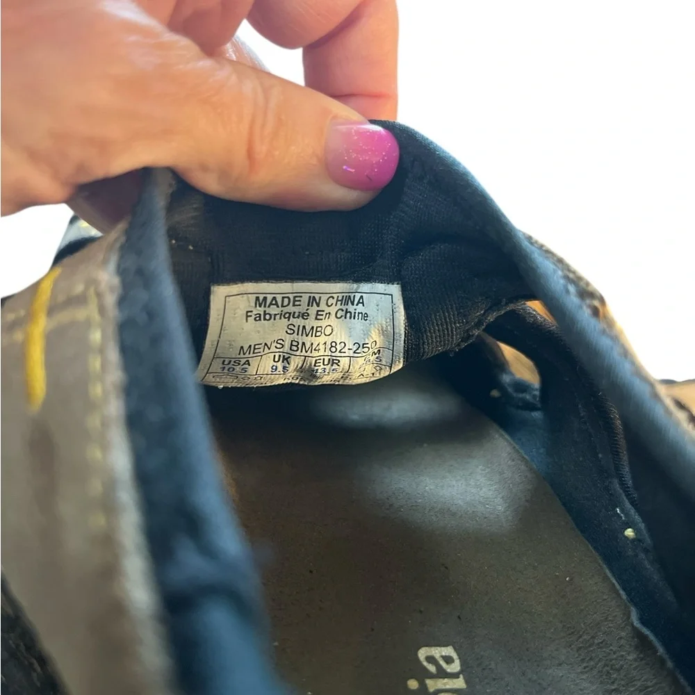 Columbia closed toe athletic athleisure shoes